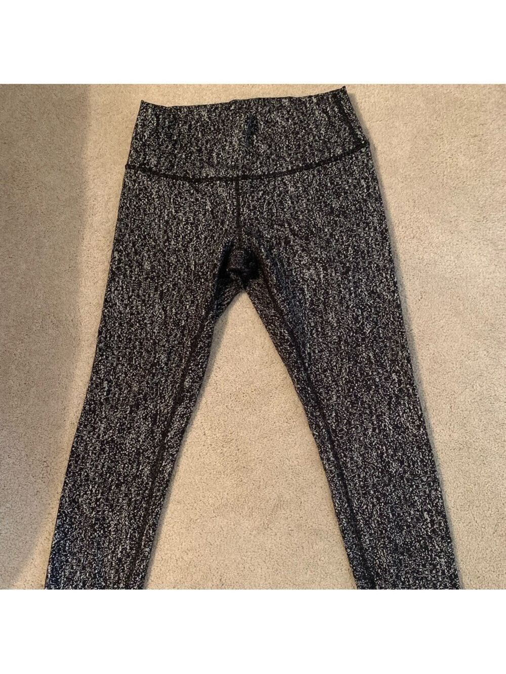 Lululemon Black & White Textured Wunder Unders - Picture 1 of 9